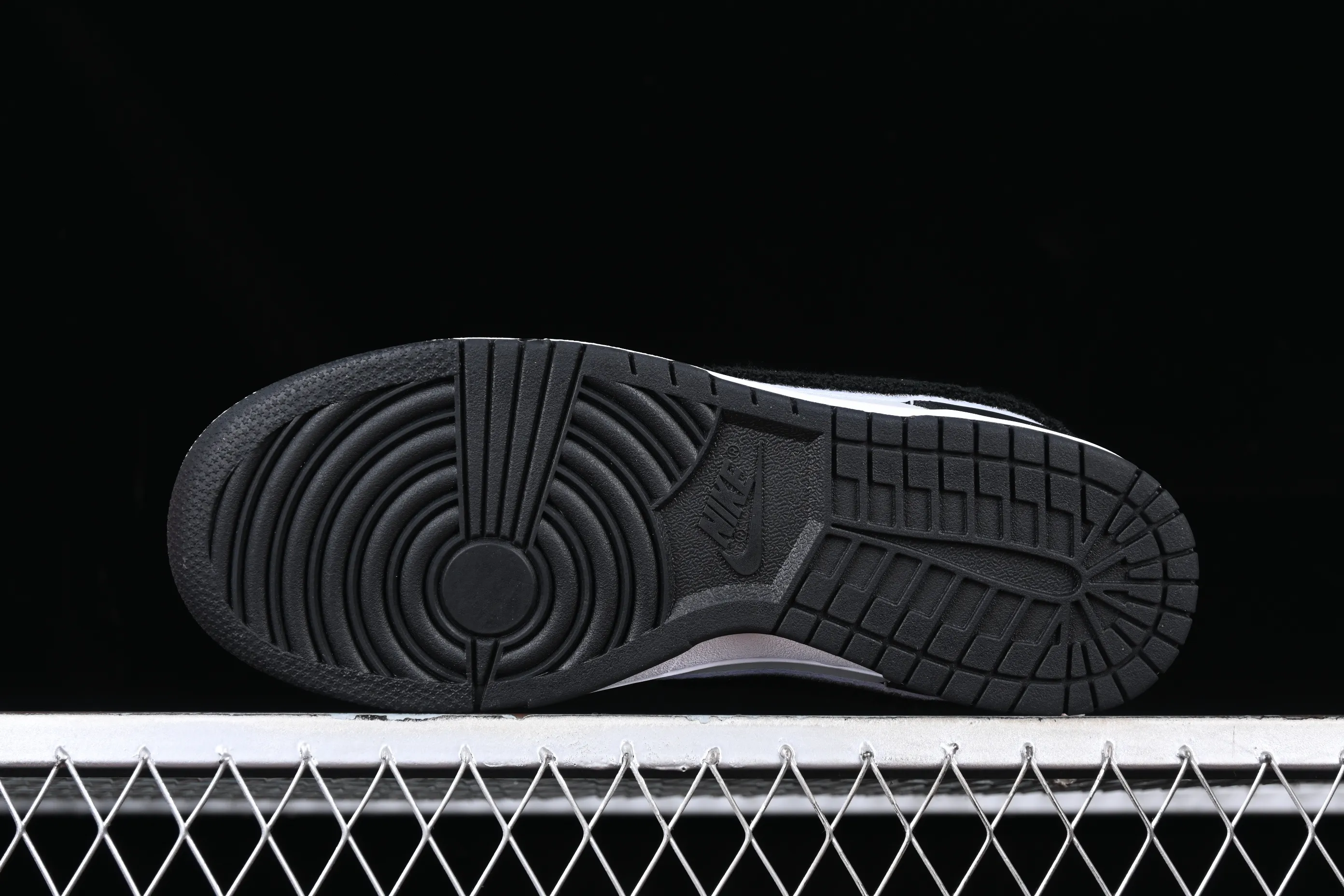 All categories Nk SB Dunk series Nk SB Dunk Low low-top sneakers Nk Dunk Low "Chenille" plush black hook SB low-top sports and leisure sneakers DQ7683-001